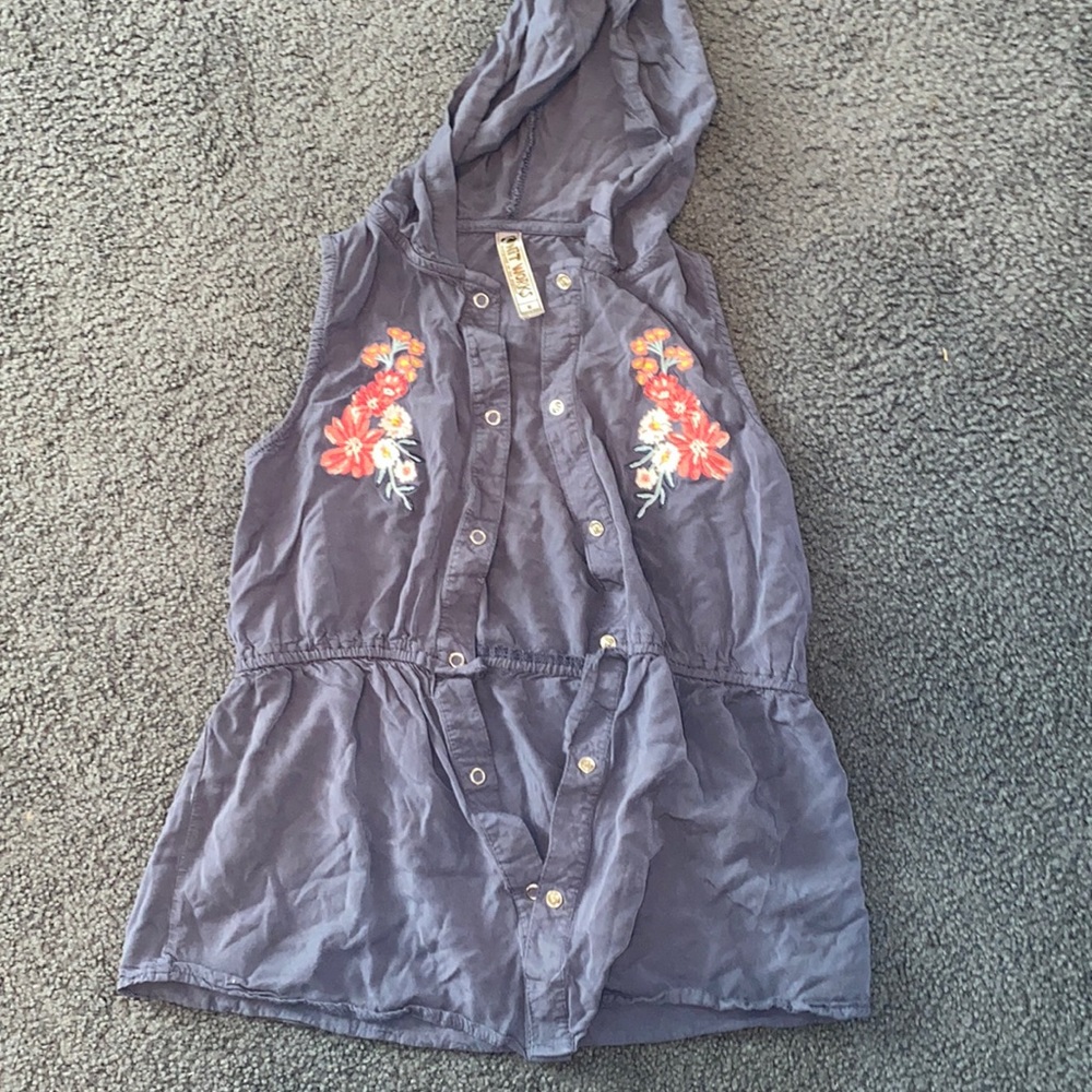 Girls Spring sleeveless jacket size M